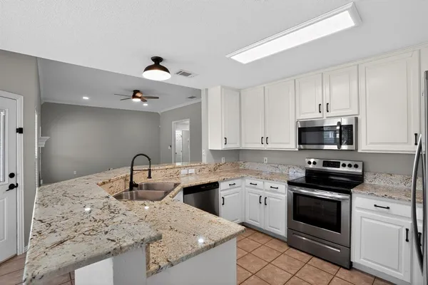 $2,500 | 402 Taos Court East, Aledo, TX 76008