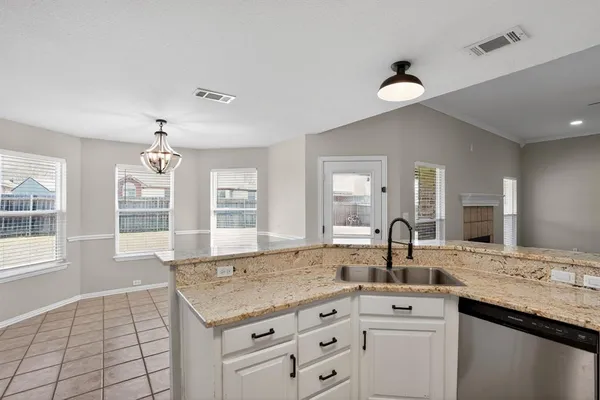 $2,500 | 402 Taos Court East, Aledo, TX 76008