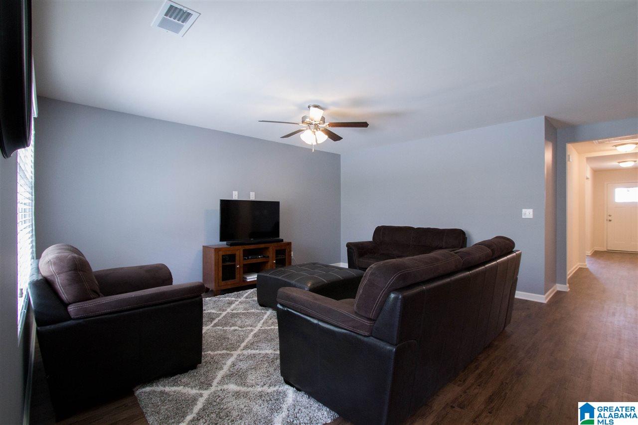 812 Huntington Trace Chelsea, AL 35043 - Photo 3 of 32