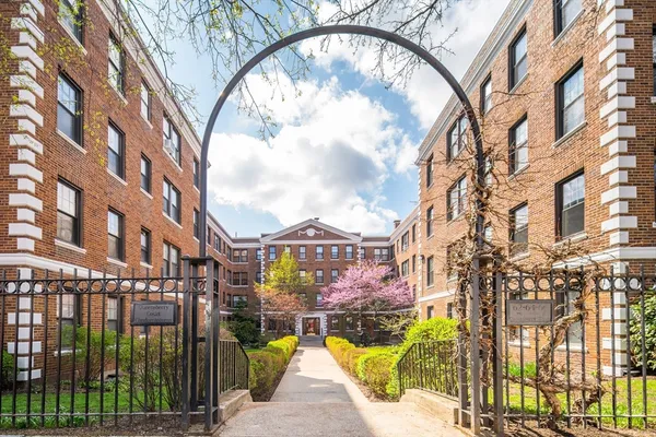 $2,950 | 64 Queensberry Street, Unit 101, Boston, MA 02215