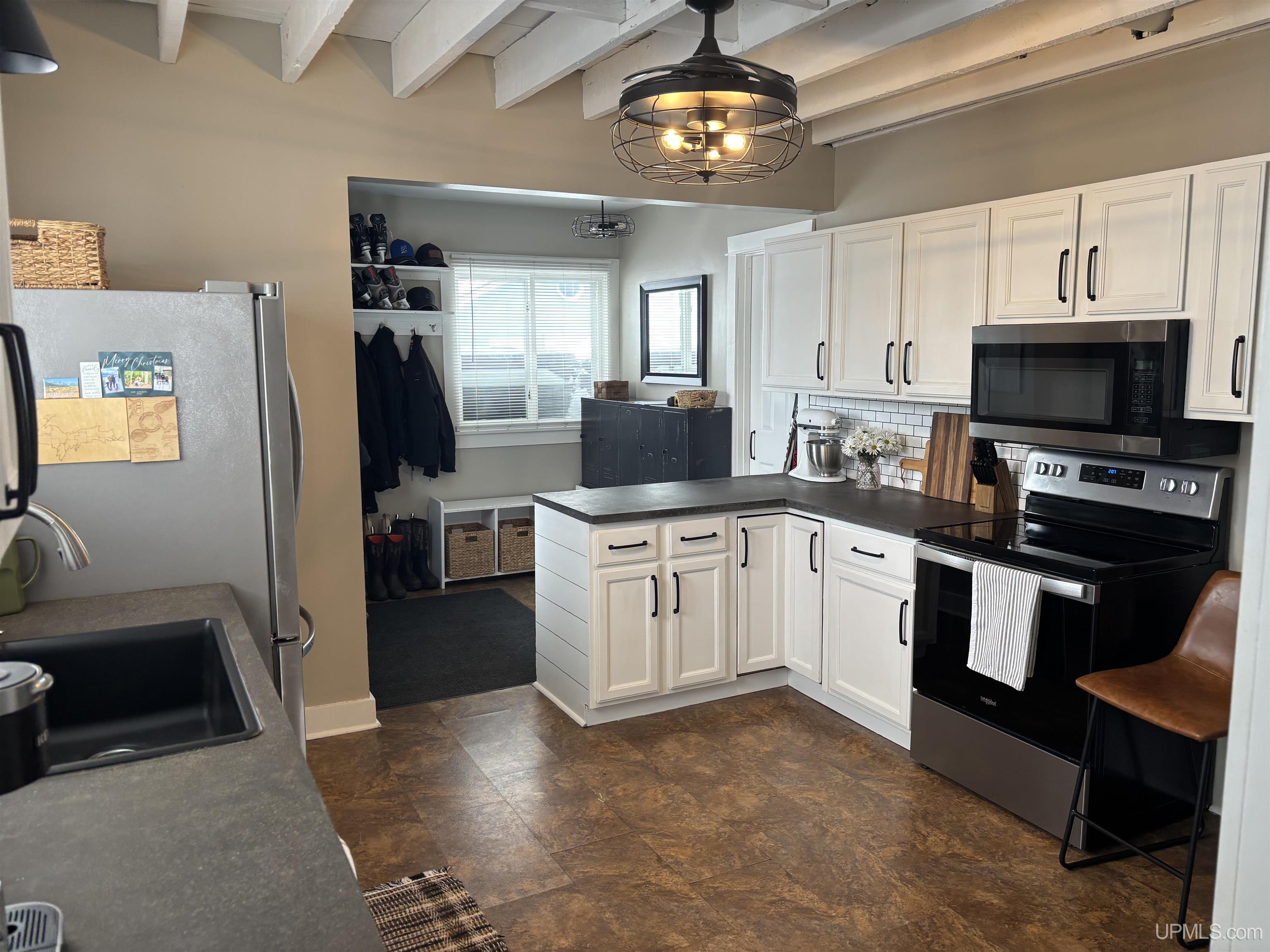 447 Kearsarge Street Laurium, MI 49913 - Photo 8 of 38