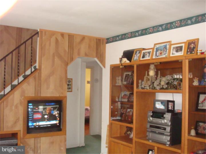 214 Tansboro Road Berlin, NJ 08009 - Photo 3 of 15 Living Room