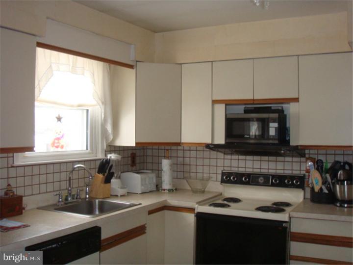 214 Tansboro Road Berlin, NJ 08009 - Photo 5 of 15 Kitchen