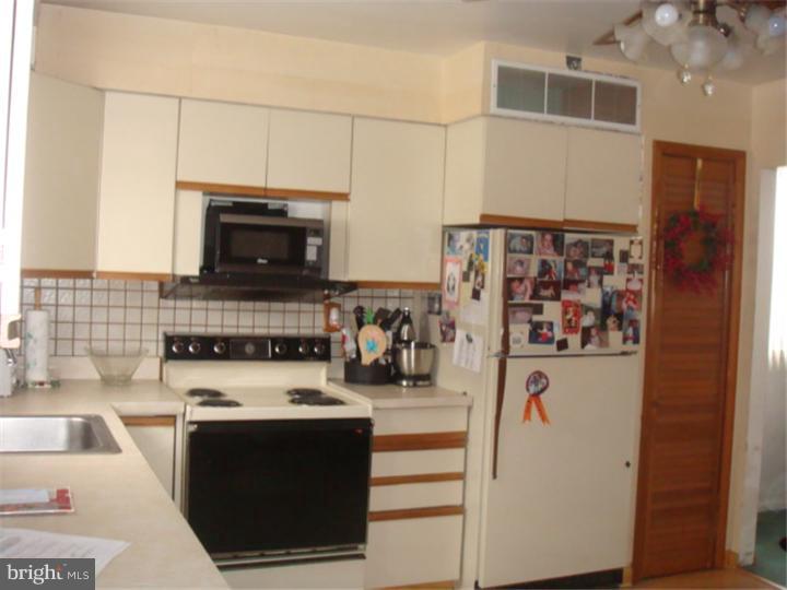214 Tansboro Road Berlin, NJ 08009 - Photo 6 of 15 Kitchen