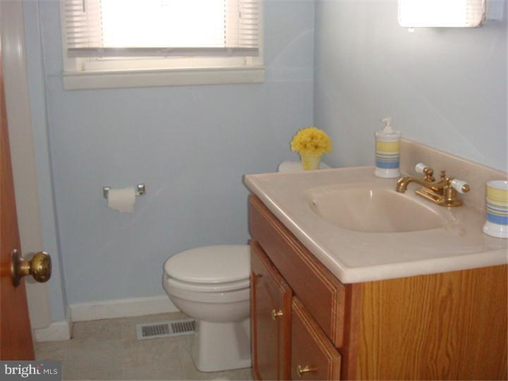 214 Tansboro Road Berlin, NJ 08009 - Photo 10 of 15 Bathroom