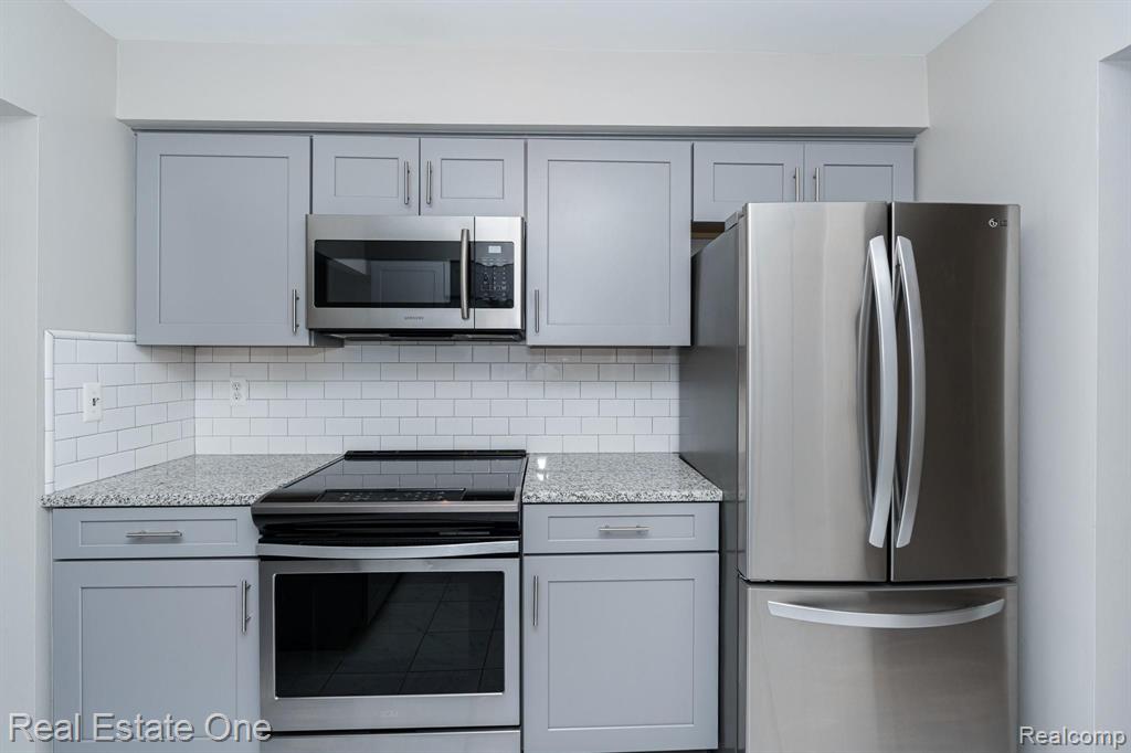 1677 Riverside Drive, Unit 16 Rochester Hills, MI 48309 - Photo 5 of 31