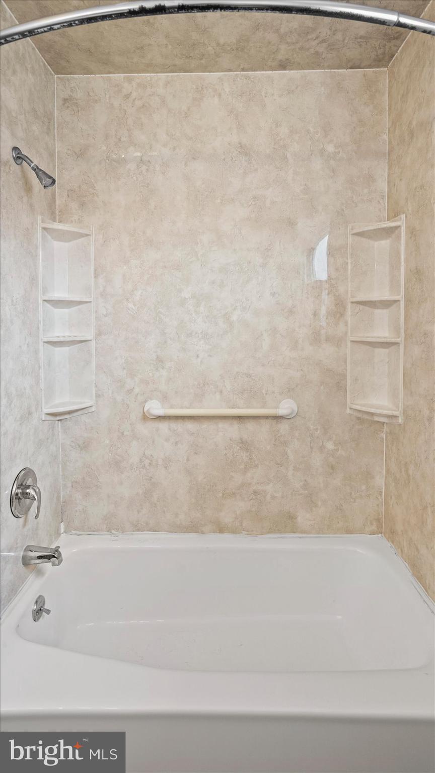 1802 Larch Drive Edgewood, MD 21040 - Photo 23 of 33 a bathroom with a bathtub