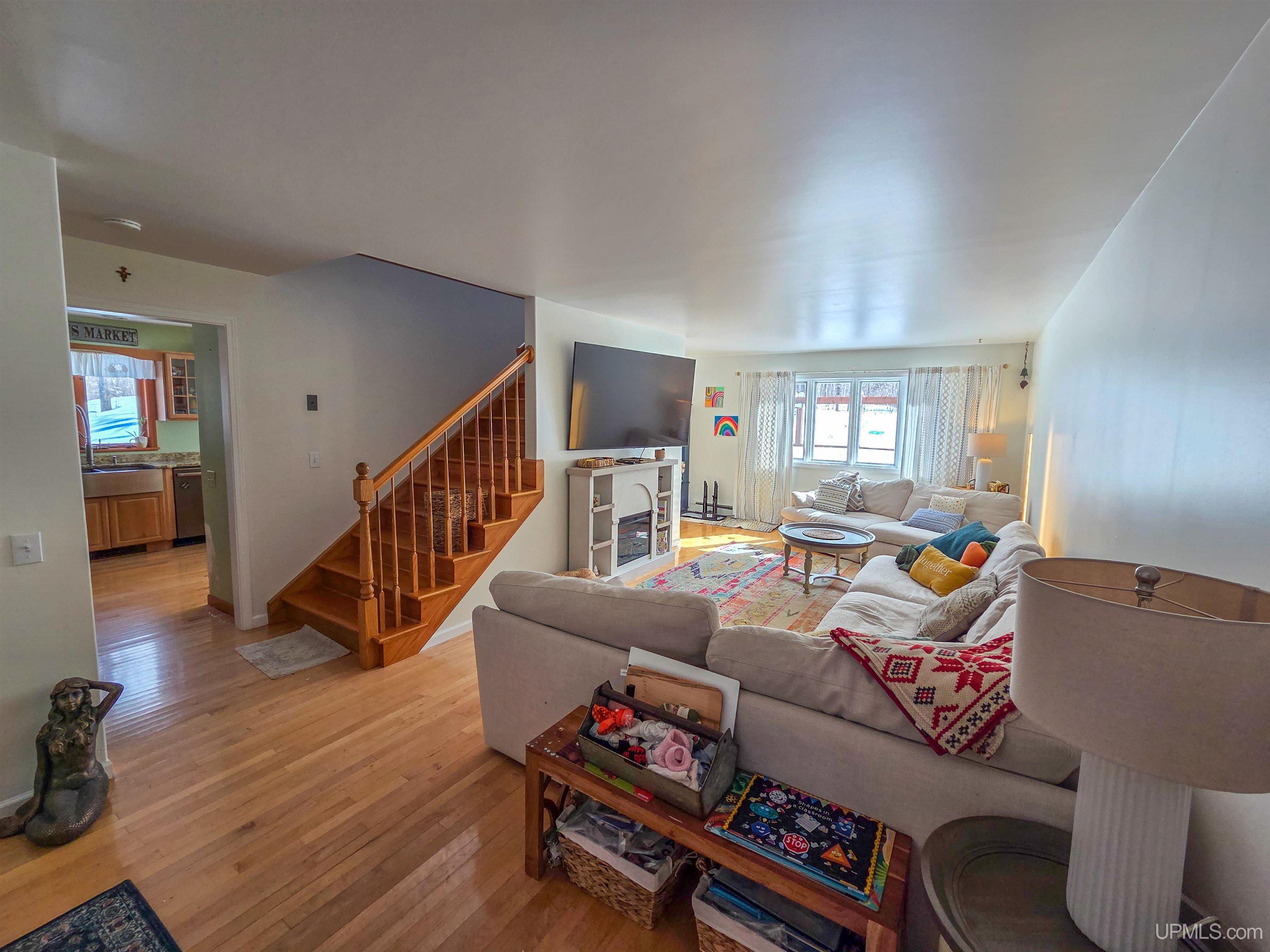 E9915 Old Indiantown Road Munising, MI 49862 - Photo 5 of 84 Gallery Image 5