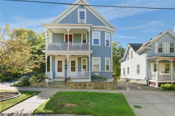 $2,300 | 48 Constitution Street, Unit 1, Bristol, RI 02809