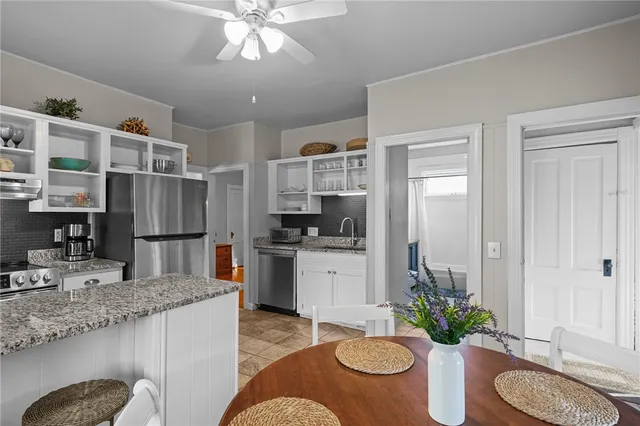 $2,300 | 48 Constitution Street, Unit 1, Bristol, RI 02809