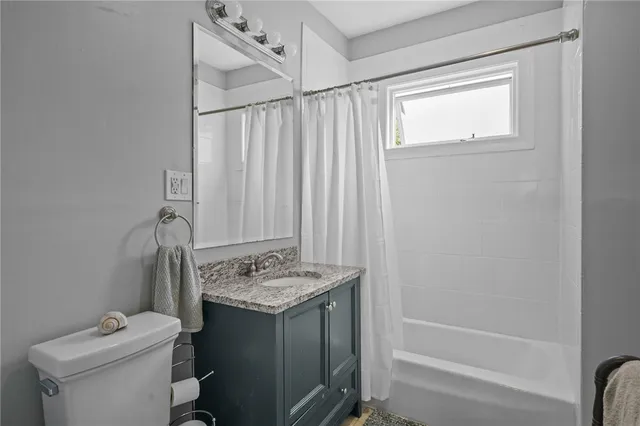 $2,300 | 48 Constitution Street, Unit 1, Bristol, RI 02809