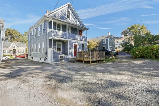 $2,300 | 48 Constitution Street, Unit 1, Bristol, RI 02809
