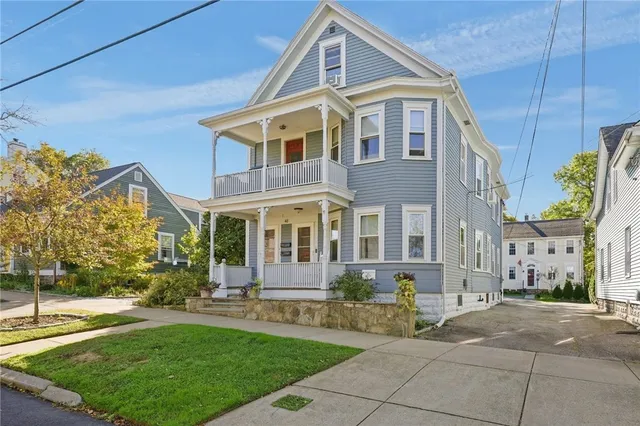 $2,300 | 48 Constitution Street, Unit 1, Bristol, RI 02809