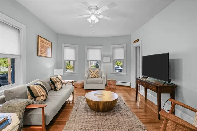 $2,300 | 48 Constitution Street, Unit 1, Bristol, RI 02809