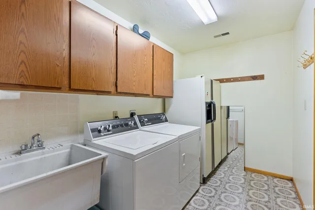 $274,900 | 9902 Spur Creek Court, Fort Wayne, IN 46825