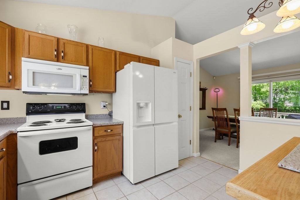196 Raymond Road Plymouth, MA 02360 - Photo 8 of 42