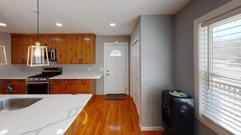 60 Santoro Road Worcester, MA 01606 - Photo 8 of 30 Gallery Image 8