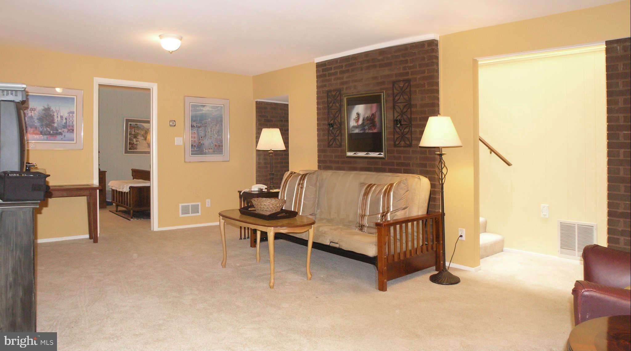 11431 Hook Road Reston, VA 20190 - Photo 24 of 30 a living room with furniture