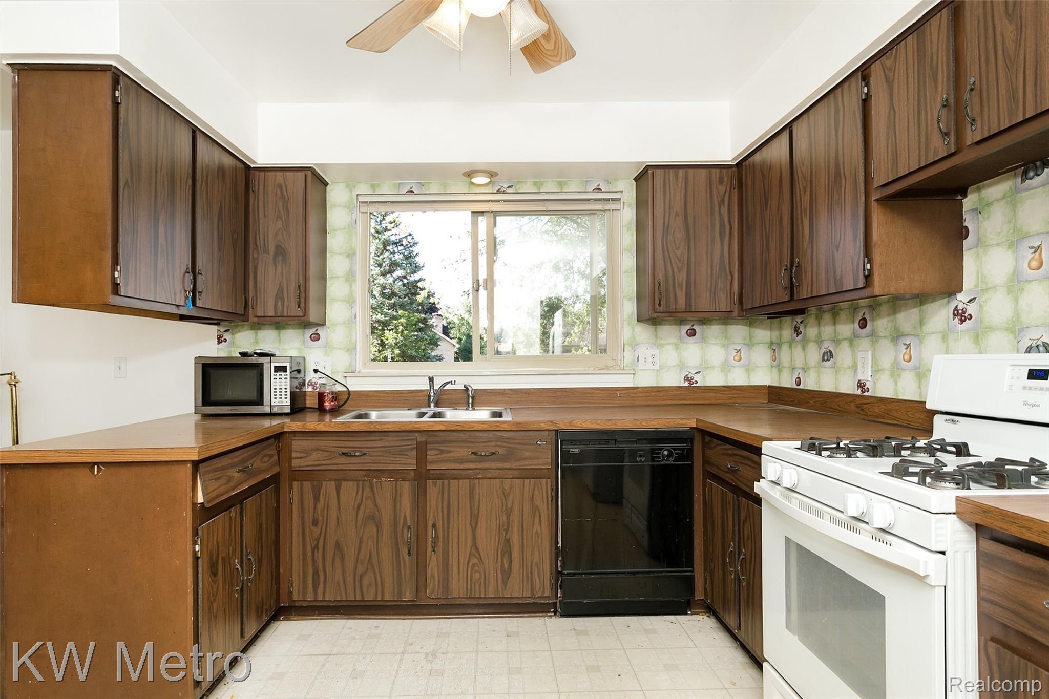 6476 Raintree Court Canton, MI 48187 - Photo 14 of 32 Raintree-14.jpg