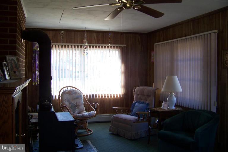 5347 Wendy Road Sykesville, MD 21784 - Photo 6 of 14 Family Room