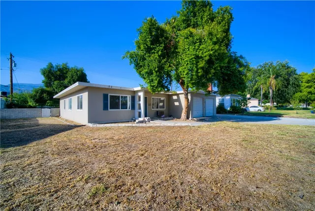 $2,750 | 214 East Marshall Boulevard, San Bernardino, CA 92404