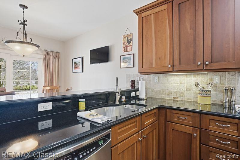 24803 Reeds Pointe Drive Novi, MI 48374 - Photo 22 of 53