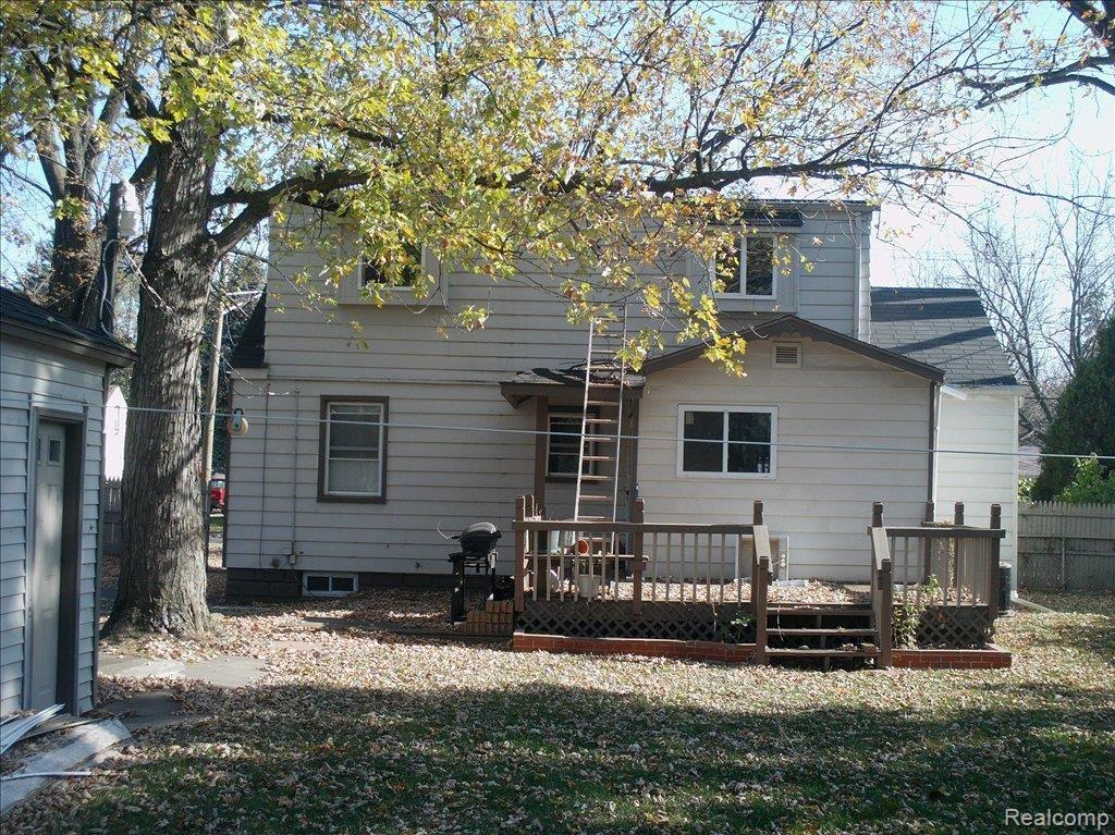 21359 Doepfer Road Warren, MI 48091 - Photo 3 of 6 REAR