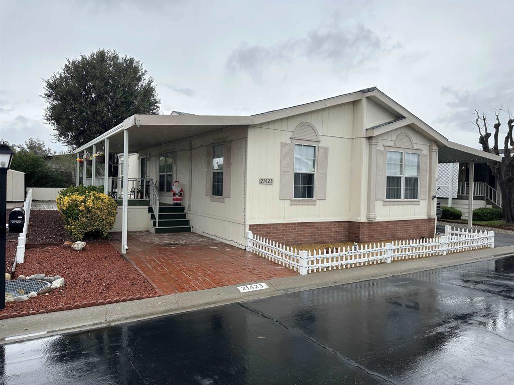 21423 Bramble Way Saugus, CA 91350 - Photo 2 of 29 a house view with a outdoor space