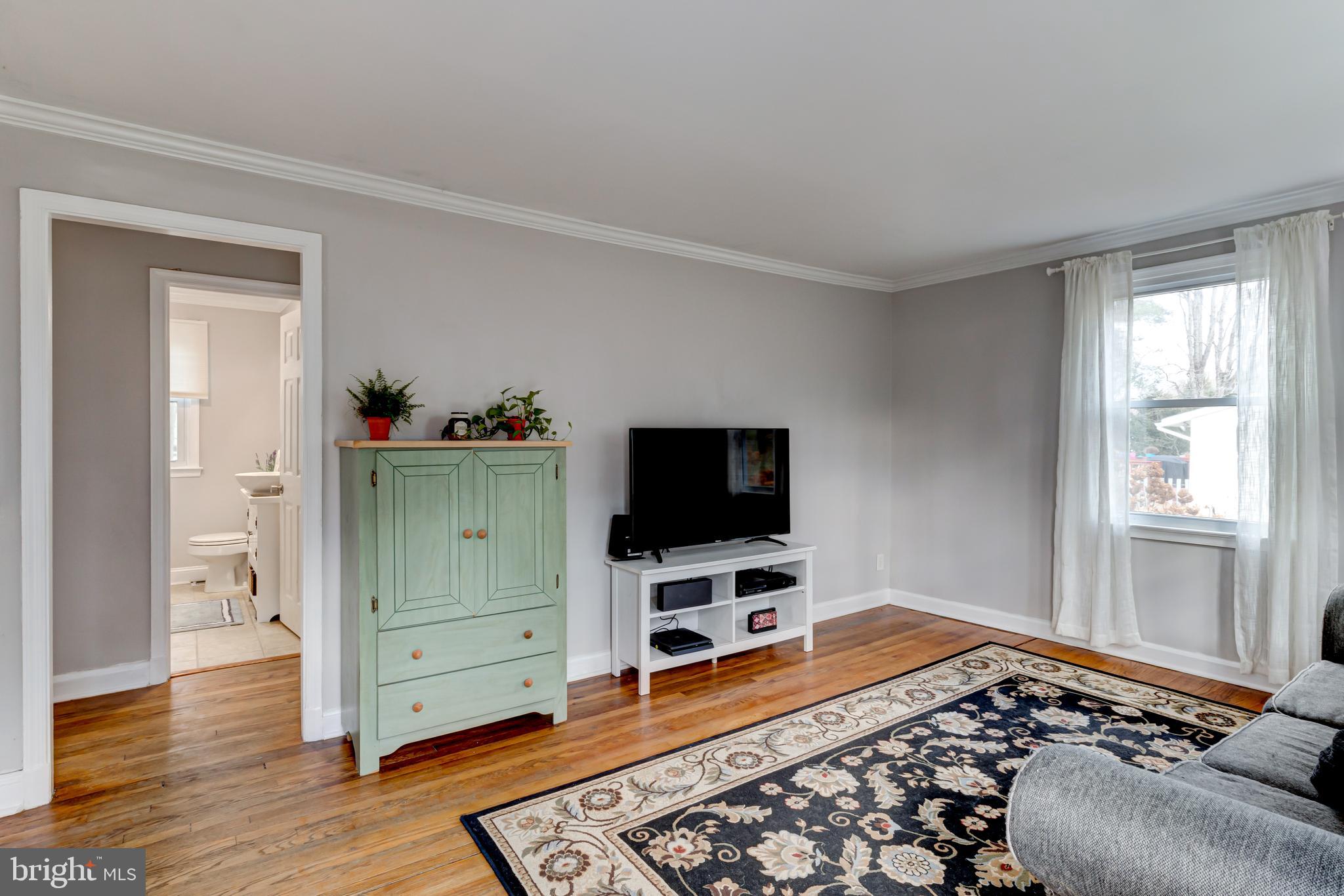 13210 Maple Grove Road Reisterstown, MD 21136 - Photo 4 of 27 Living Room