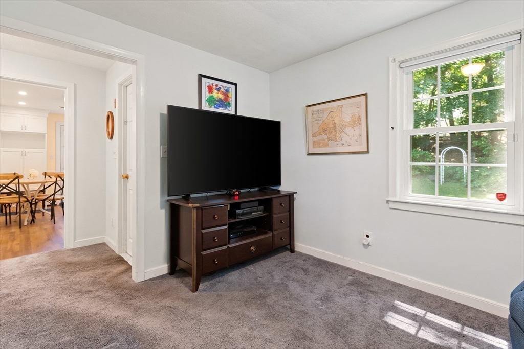31 Hiawatha Road Woburn, MA 01801 - Photo 12 of 29