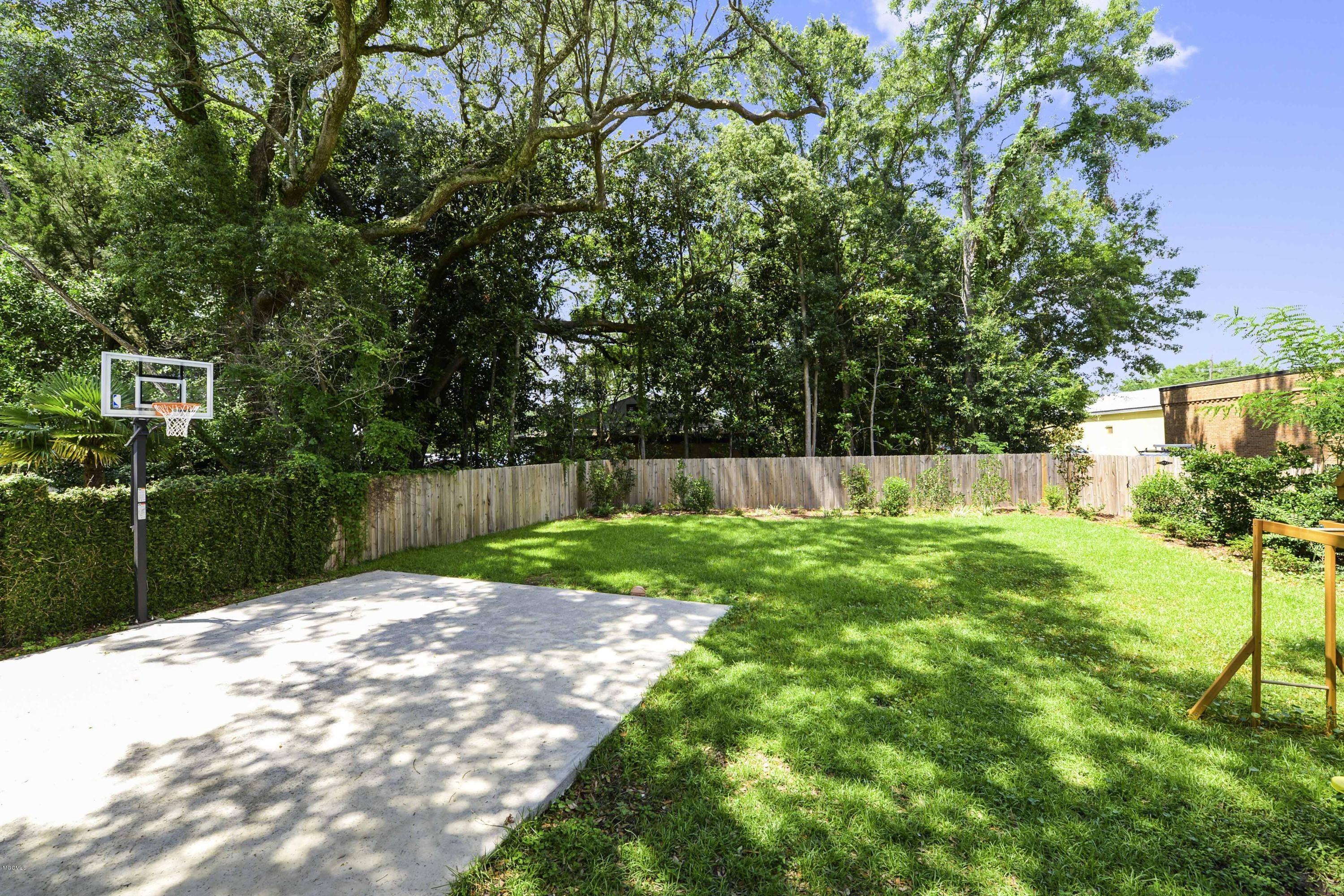 4 Mulberry Place Ocean Springs, MS 39564 - Photo 33 of 34 033