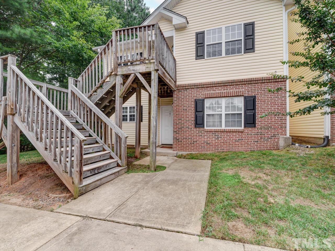 a view of a house with backyard and porch