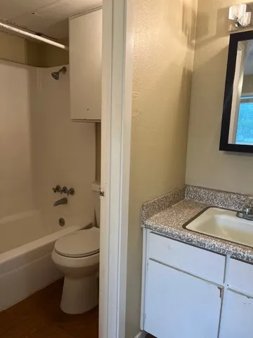 $765 | 202 East 32nd Street, Unit 4, Austin, TX 78705