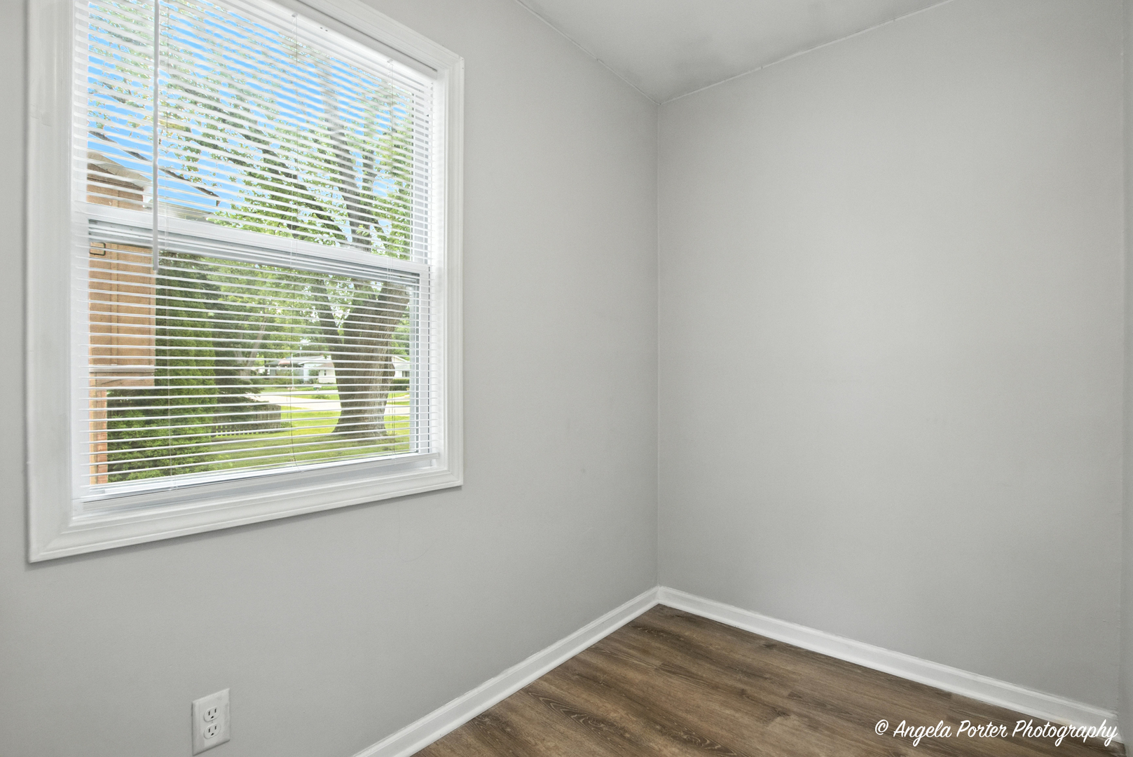 4420 Clearview Drive McHenry, IL 60050 - Photo 7 of 15 a view of a room that has a window in it