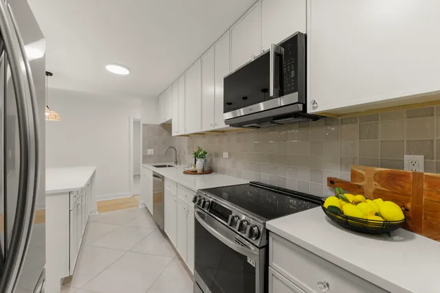 $260,000 | 840 East Old Willow Road, Unit 116, Prospect Heights, IL 60070