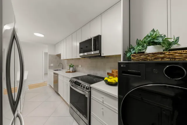 $260,000 | 840 East Old Willow Road, Unit 116, Prospect Heights, IL 60070