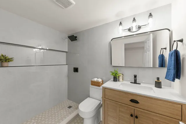 $260,000 | 840 East Old Willow Road, Unit 116, Prospect Heights, IL 60070