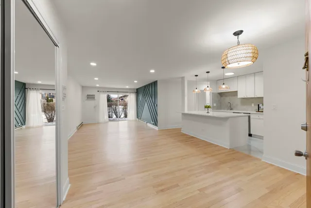 $260,000 | 840 East Old Willow Road, Unit 116, Prospect Heights, IL 60070