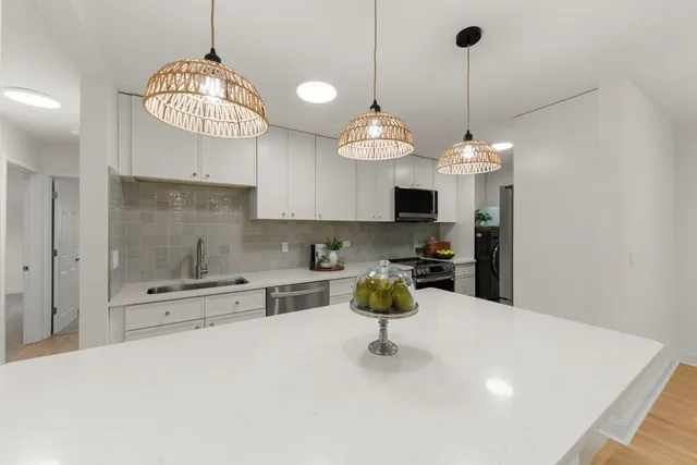 $260,000 | 840 East Old Willow Road, Unit 116, Prospect Heights, IL 60070