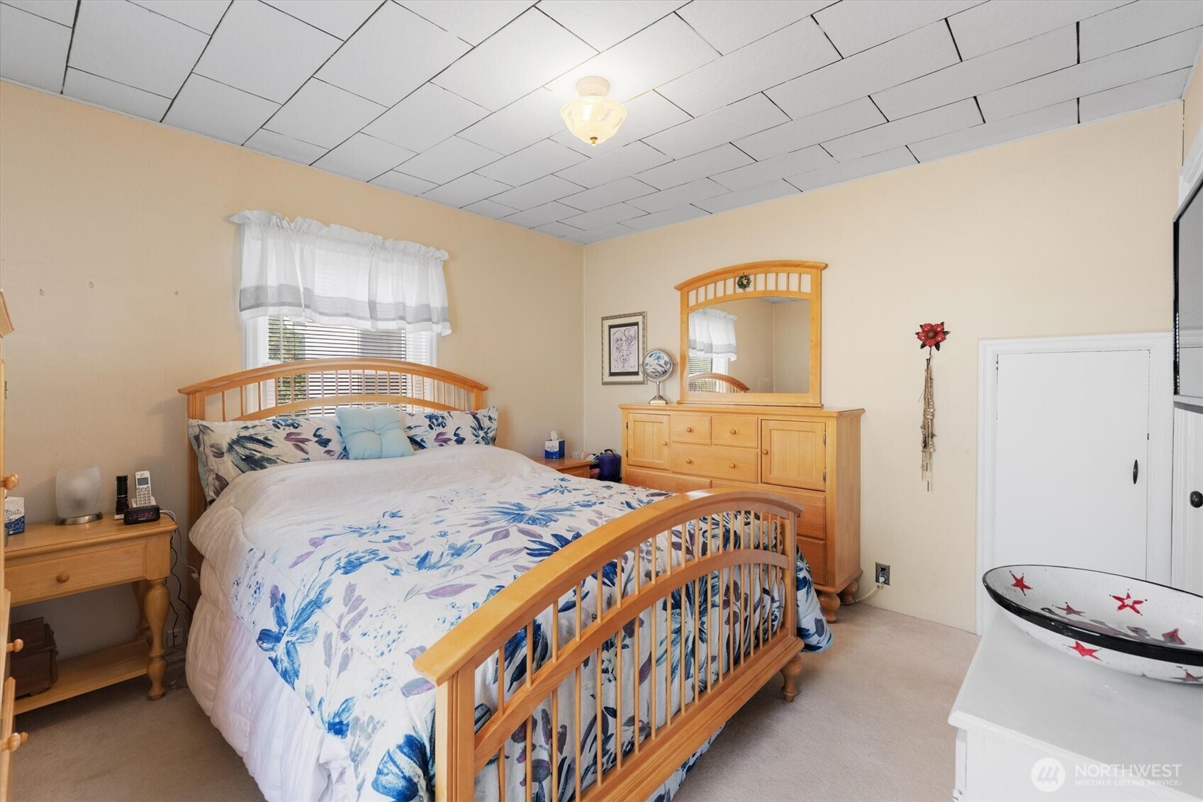 475 South 2nd Street Cathlamet, WA 98612 - Photo 21 of 40 a bedroom with a bed and a window