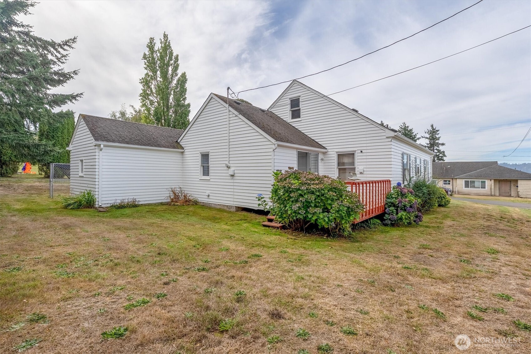 475 South 2nd Street Cathlamet, WA 98612 - Photo 28 of 40 a view of a house with backyard and garden