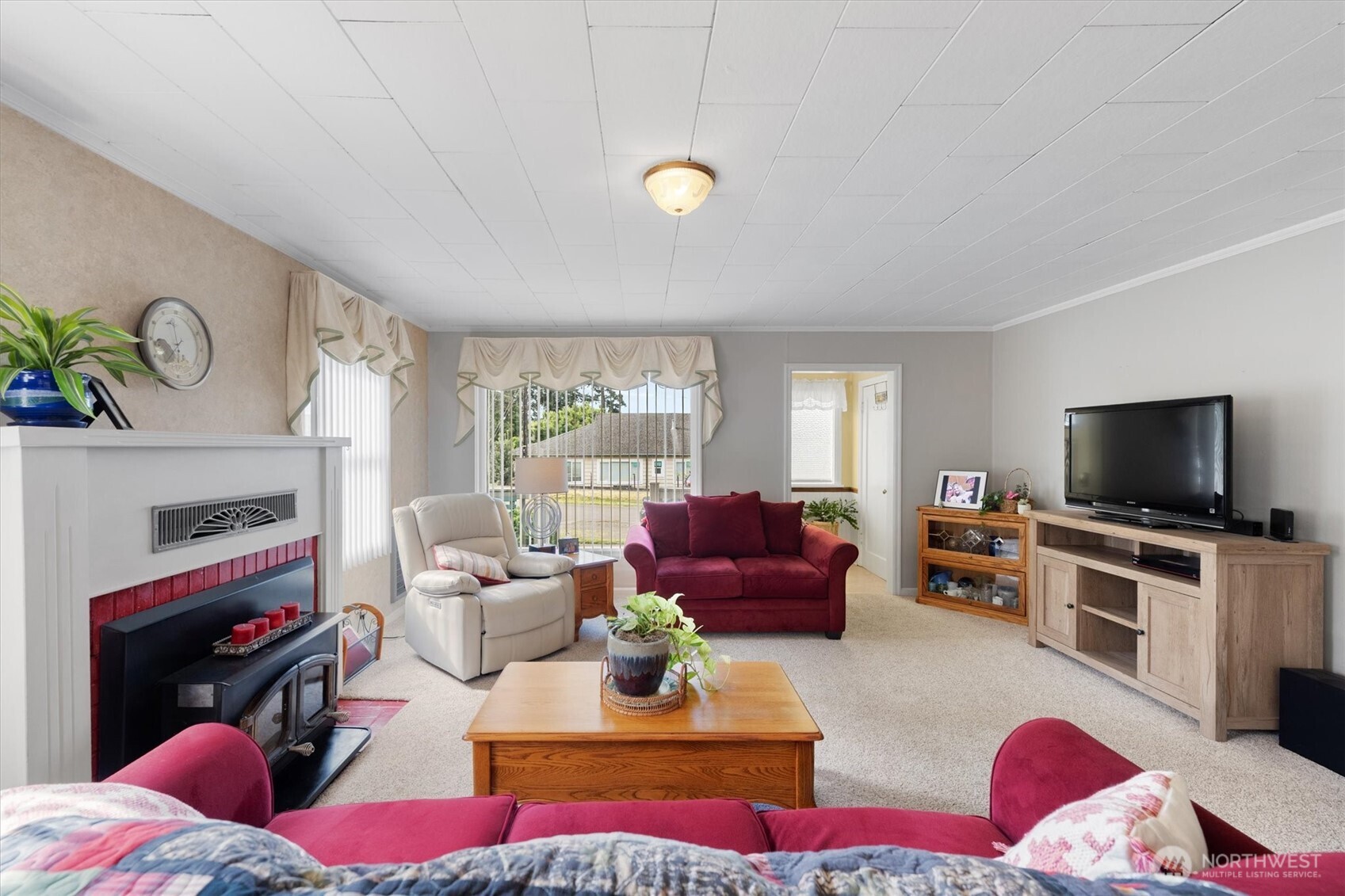 475 South 2nd Street Cathlamet, WA 98612 - Photo 8 of 40 a living room with furniture a flat screen tv and a fireplace