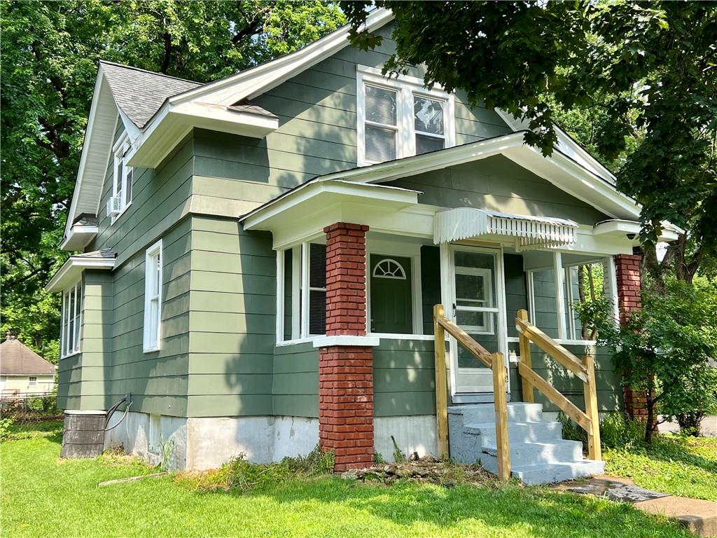 1102 South Woodland Ave