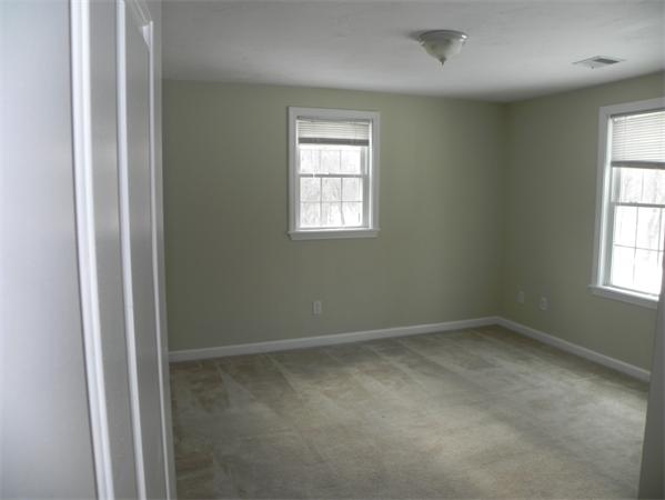 4 Lilian Rd Extension Framingham, MA 01701 - Photo 10 of 18 Gallery Image 10