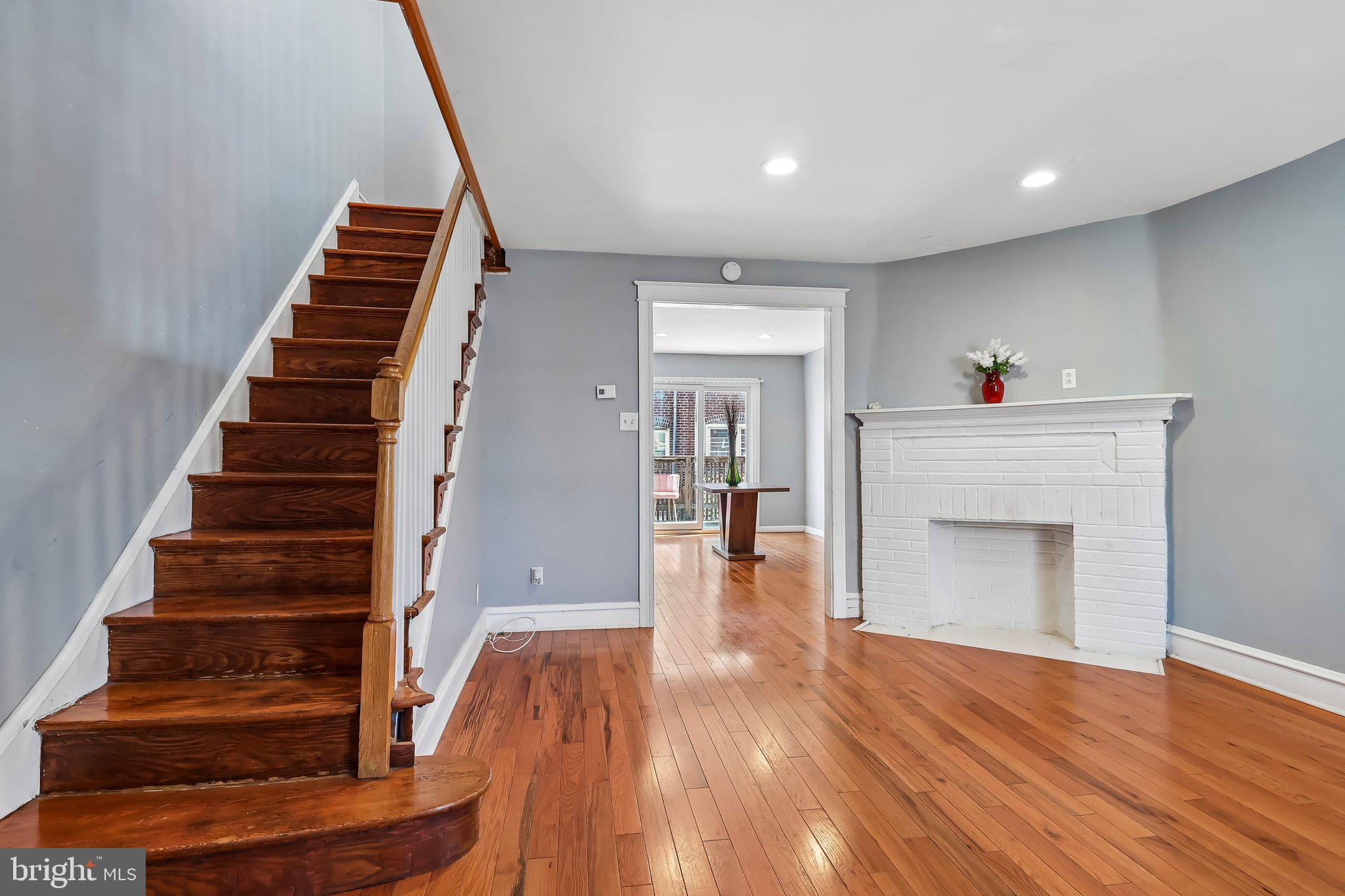 7046 Clover Lane Upper Darby, PA 19082 - Photo 4 of 27