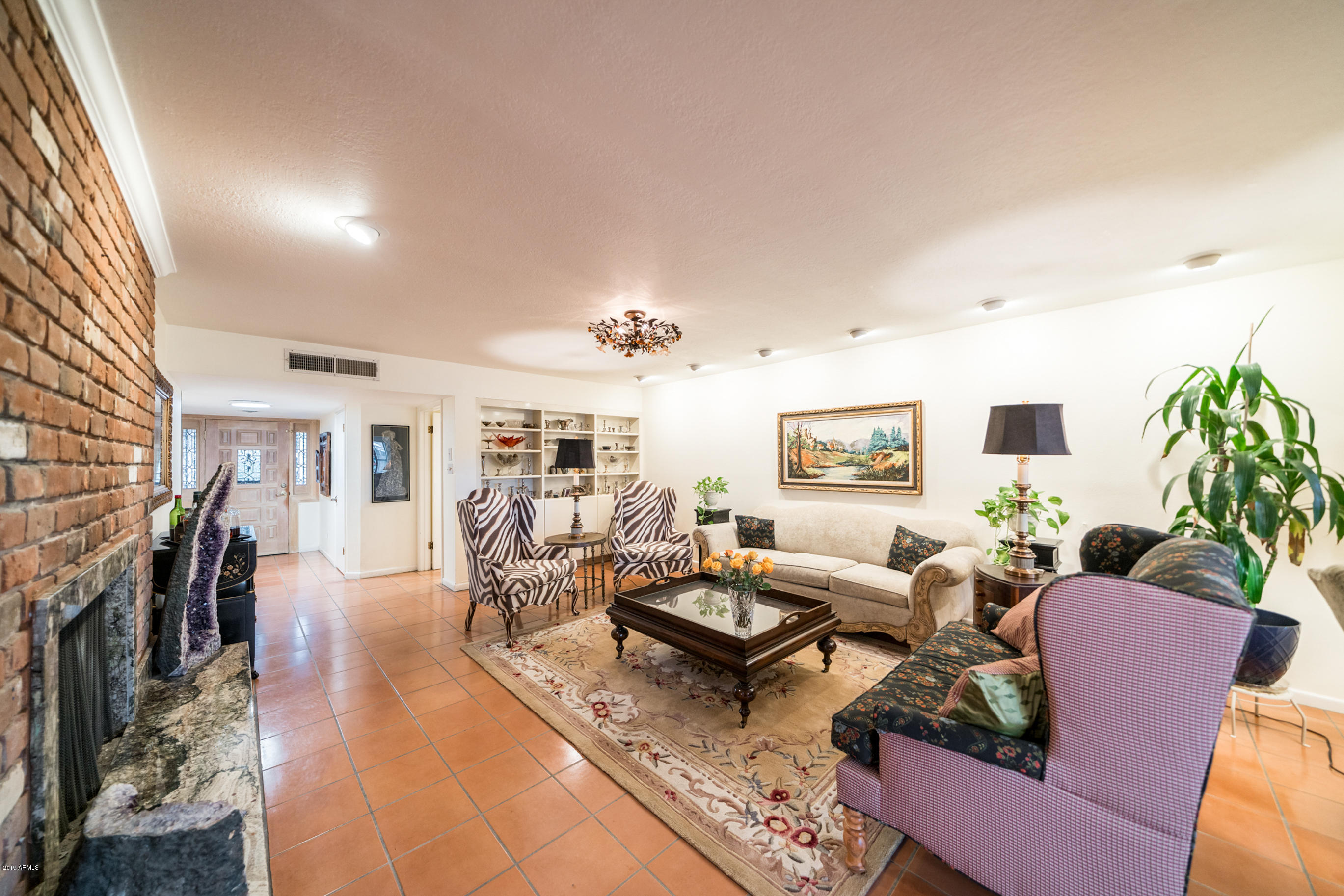 11 East Lamar Road Phoenix, AZ 85012 - Photo 5 of 37 DSC07513