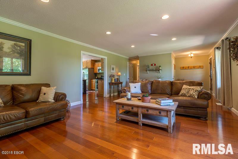 14027 Moore Road Marion, IL 62959 - Photo 9 of 38 Gallery Image 9