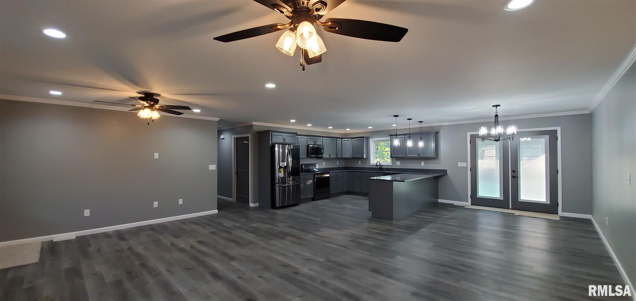 1009 Trolley Road Eldorado, IL 62930 - Photo 11 of 32