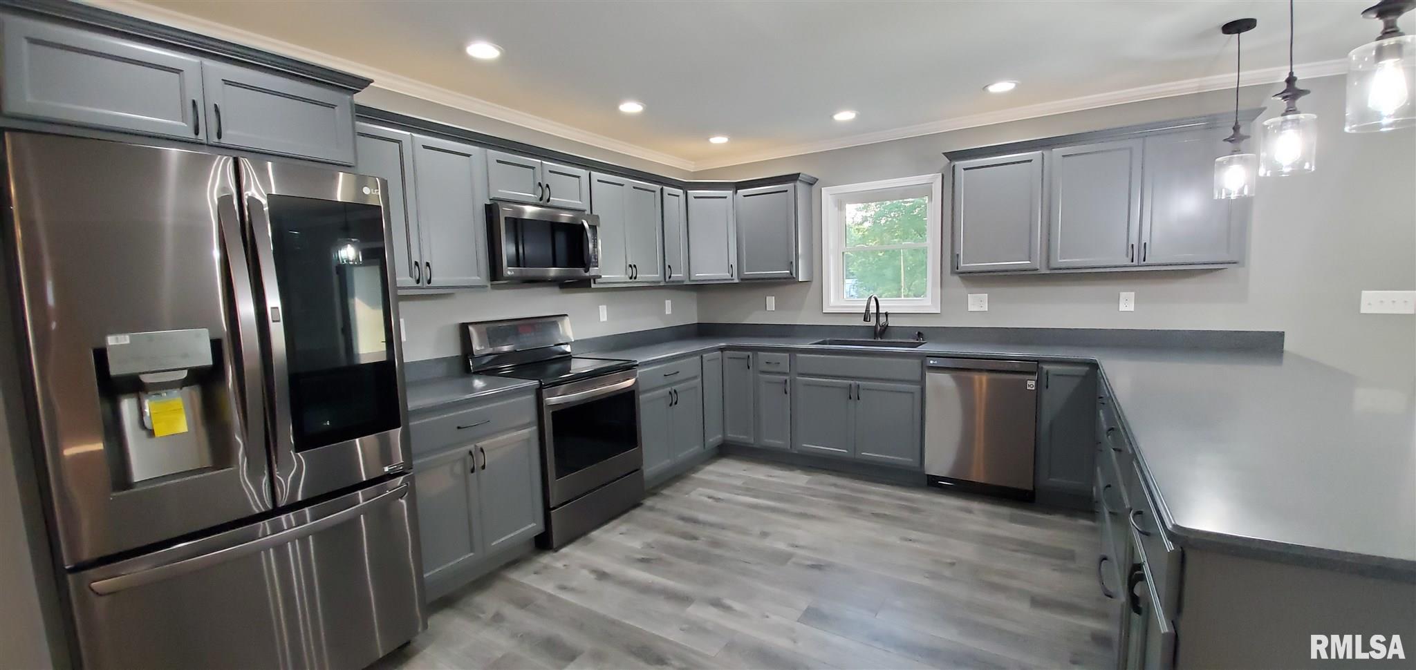 1009 Trolley Road Eldorado, IL 62930 - Photo 14 of 32