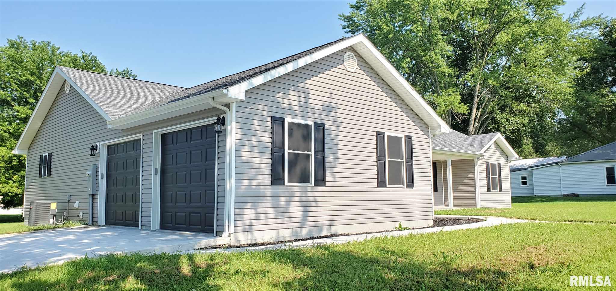 1009 Trolley Road Eldorado, IL 62930 - Photo 2 of 32